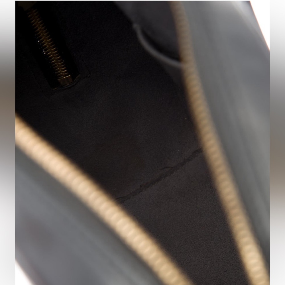 Louis Vuitton Purse - Picture 4 of 5